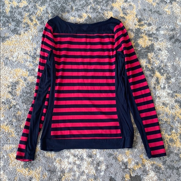 Nice limited sweater in great condition - Picture 2 of 2